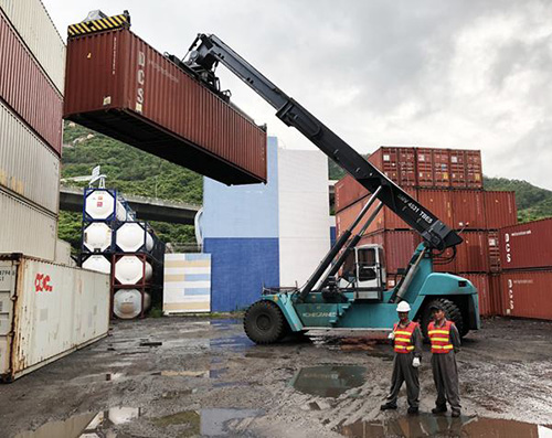 山西啟洋租賃分析，集裝箱正面吊作業(yè)前要準(zhǔn)備什么？