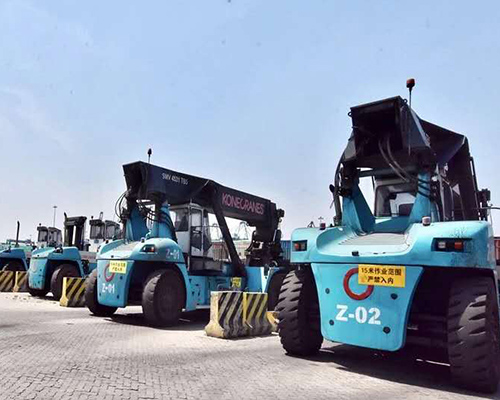 啟洋正面吊租賃：正面吊吊裝時應(yīng)注意哪些事項？